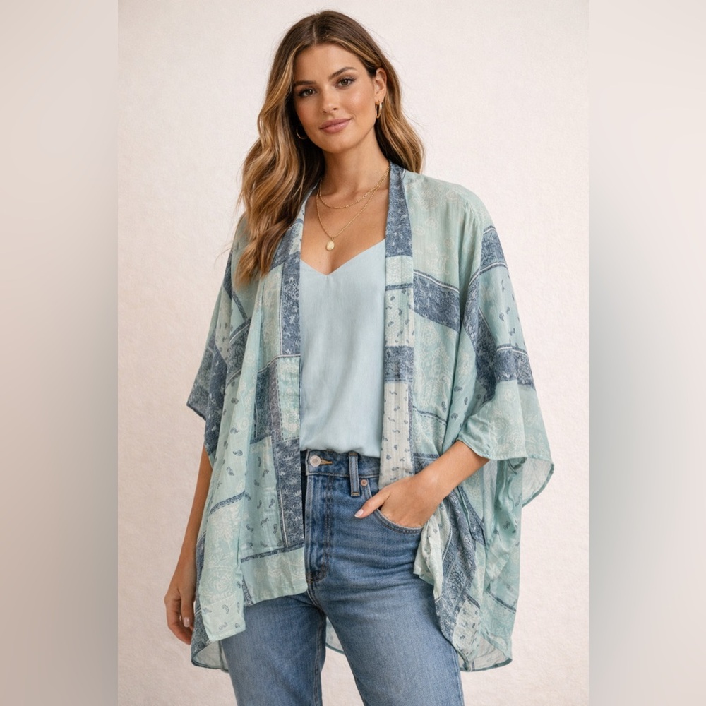 Maurices Blue and White Patterned Kimono
